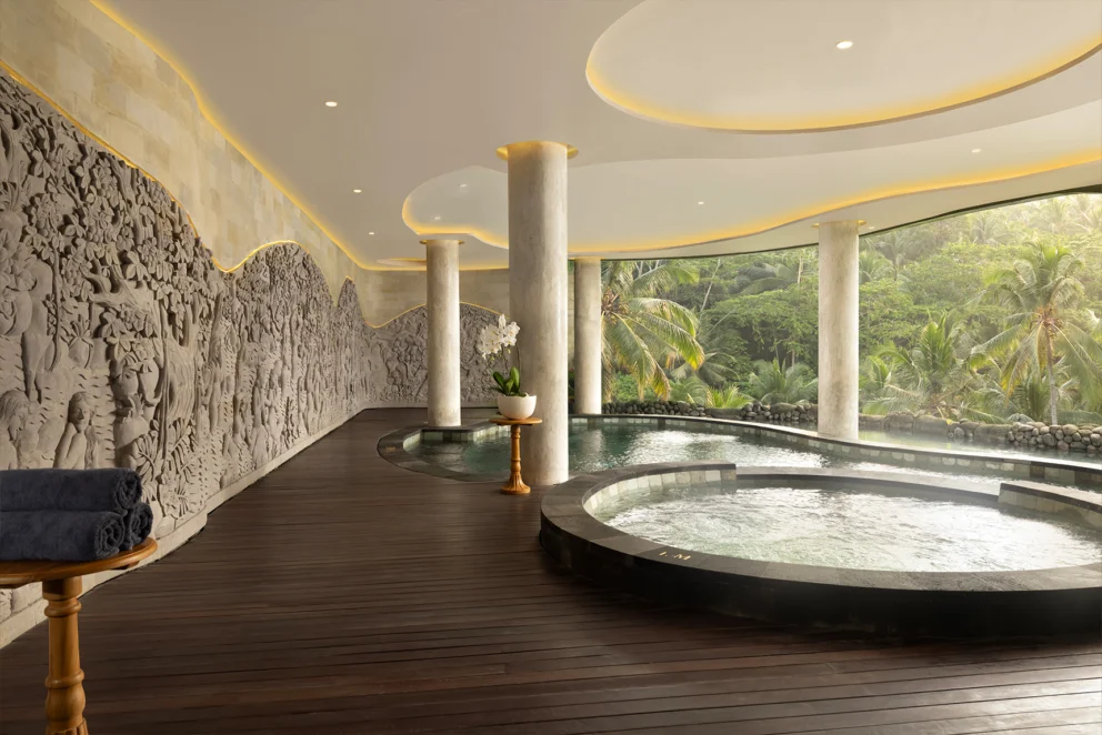 Jacuzzi with Balinese ornaments and a forest view.