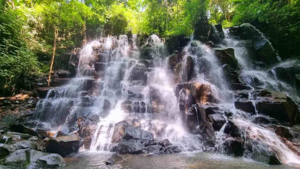 Kanto Lampo Waterfall