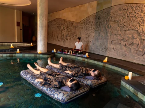 Two person do floating sound healing in Abisena Ubud