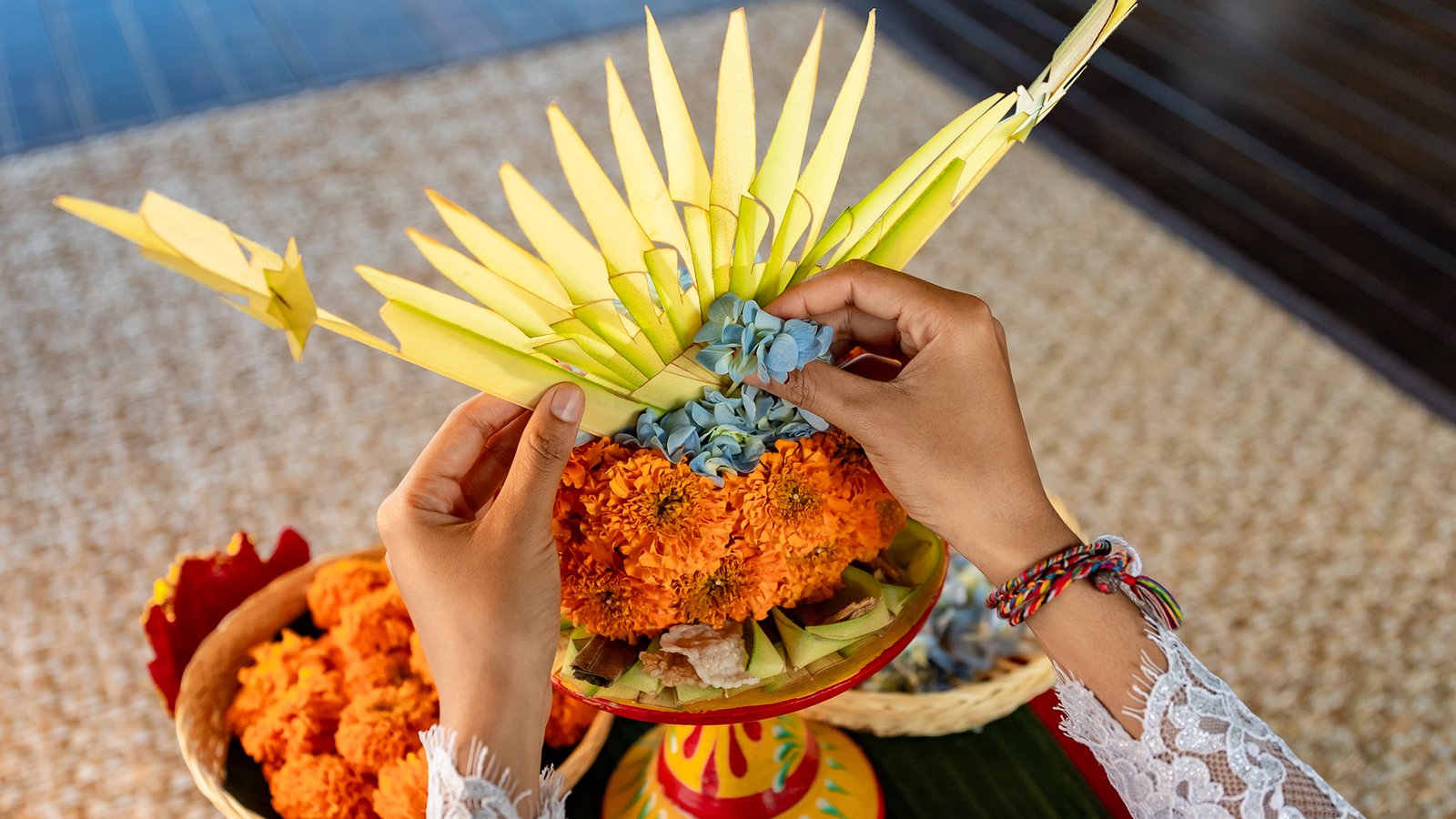 Making balinese offering