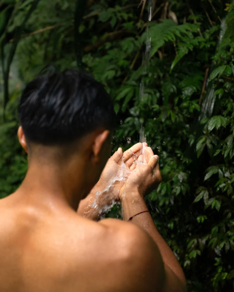 A man doing melukat