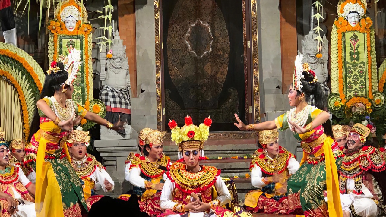 Balinese Dance Performance