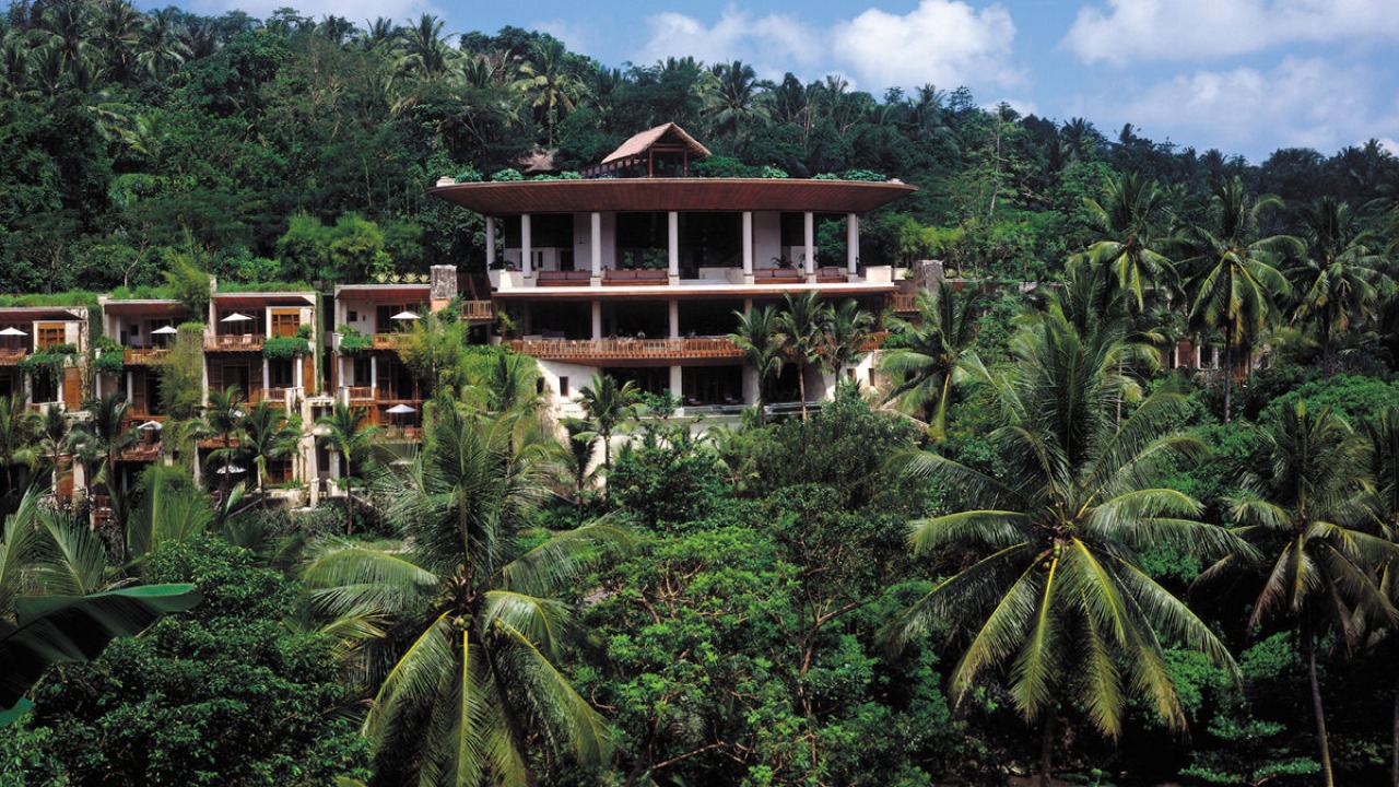 Best Area for Couples and Luxury: Sayan