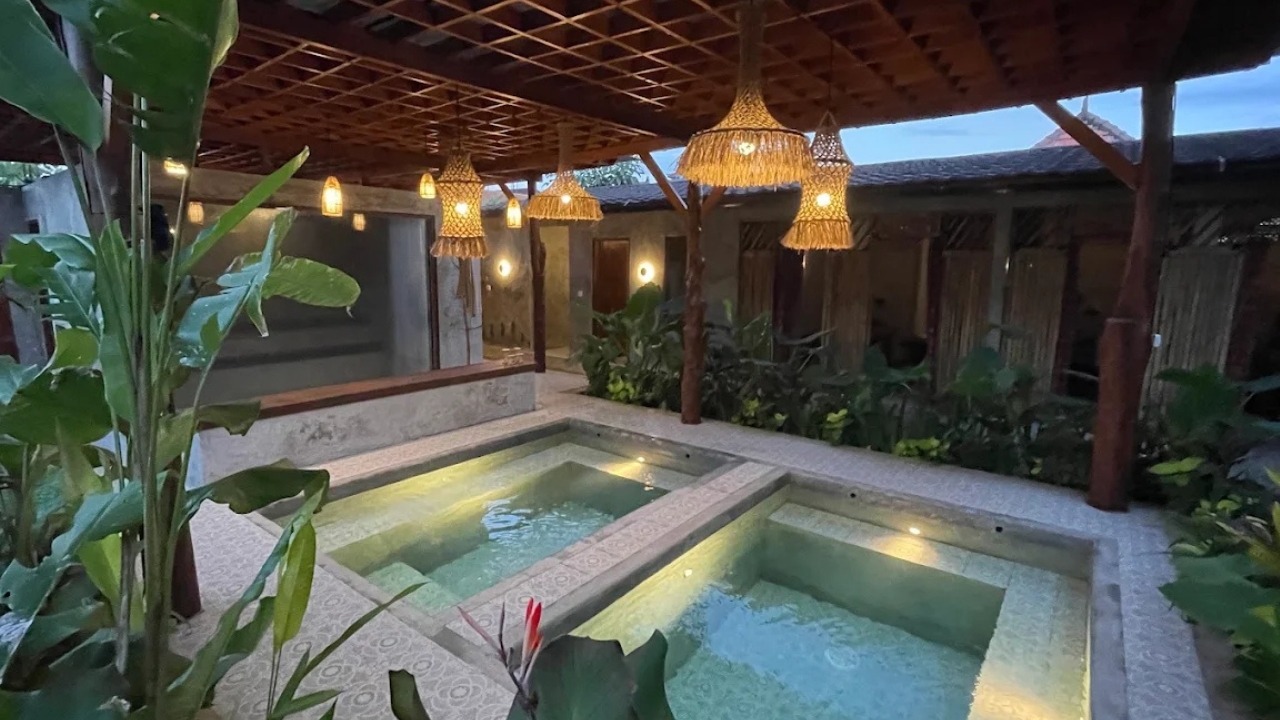 Hot and cold plunge pools at Hesa Wellness Spa Ubud